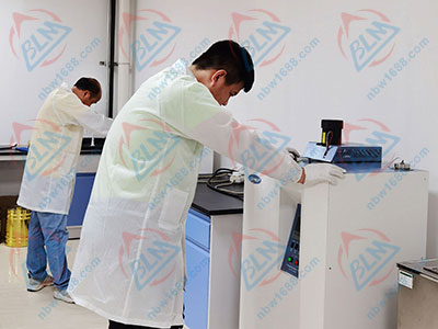 照明廠儀器校驗(yàn)3